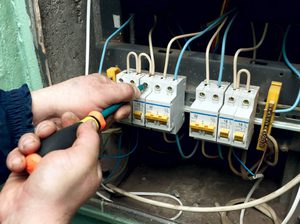 Установка селективного автоматического выключателя